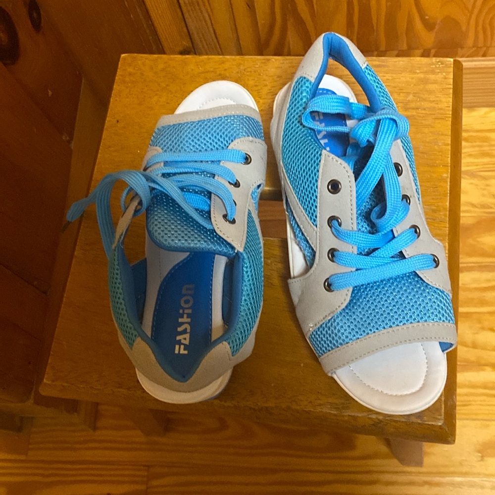Beautiful sandals platform soft and comfortable